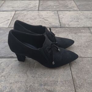 Black Suede Heeled Shoes with Bow Detail